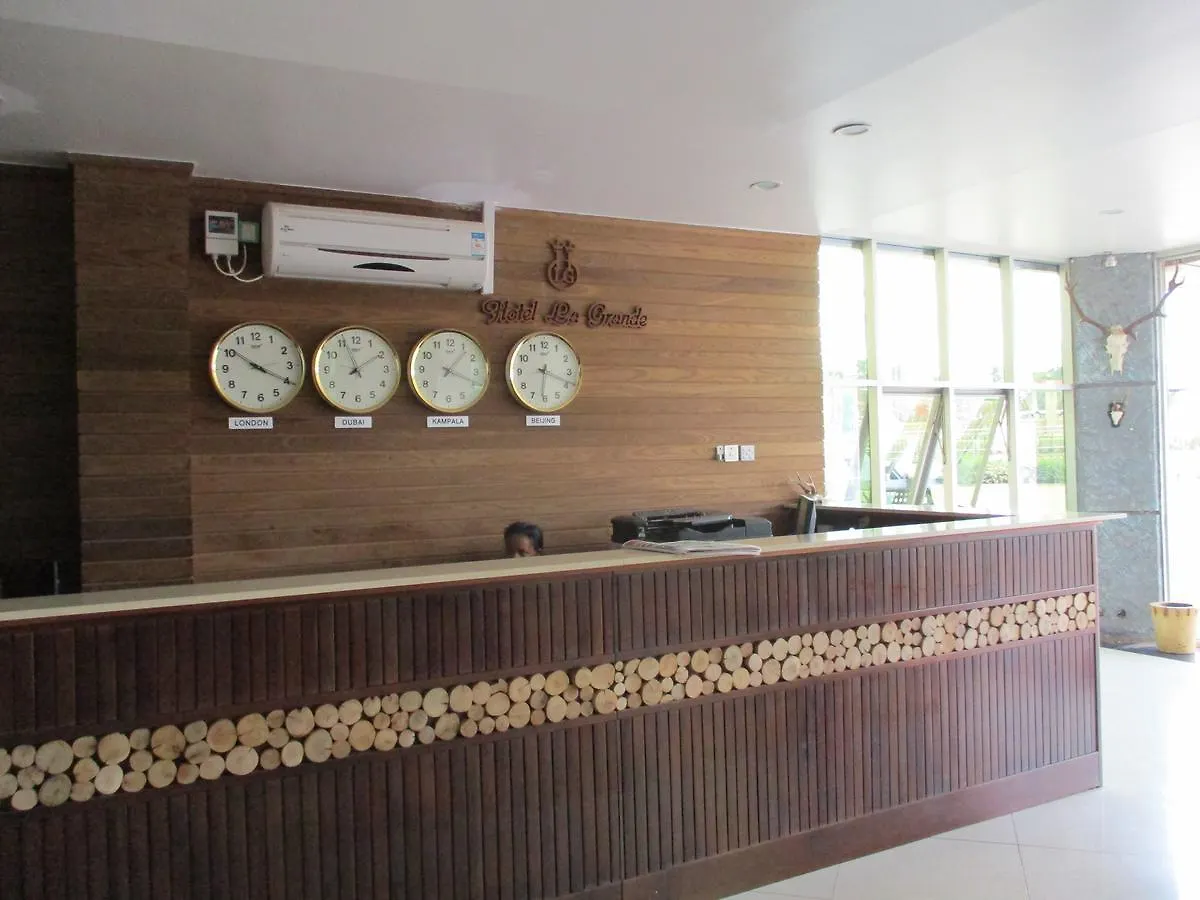 La Grande Hotel Kampala 2*,